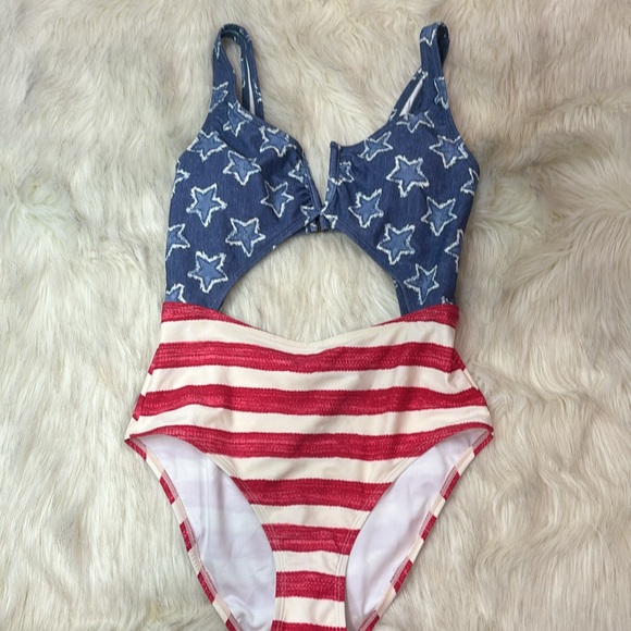 TRUE CRAFT PATRIOTIC CENTER CUT OUT ONE Piece - Picture 2 of 7